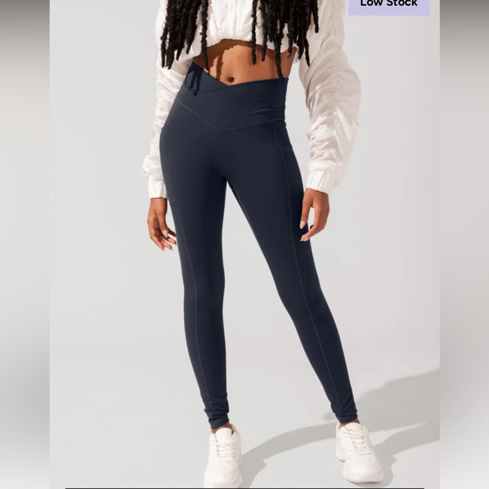 Pop flex active crisscross hourglass legging with pockets in navy